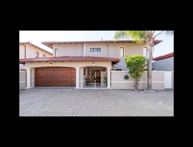 4 BEDROOM TOWNHOUSE FOR SALE IN IZINGA ESTATE